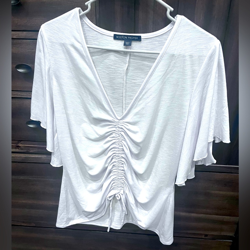 Adorable butterfly sleeve top!